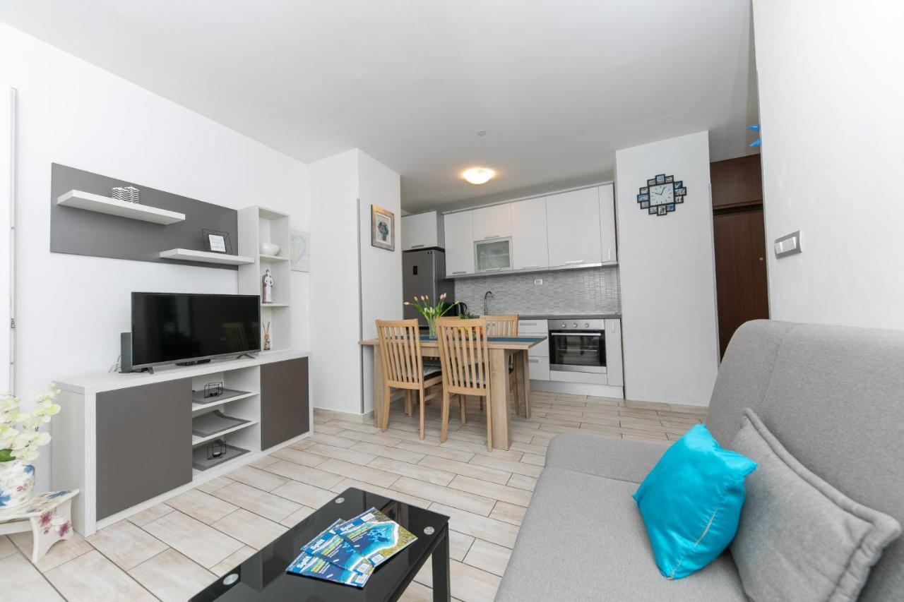 For 2, Balcony, Wi-fi, Public Parking, Private Entrance, Self Check In Apartment Split