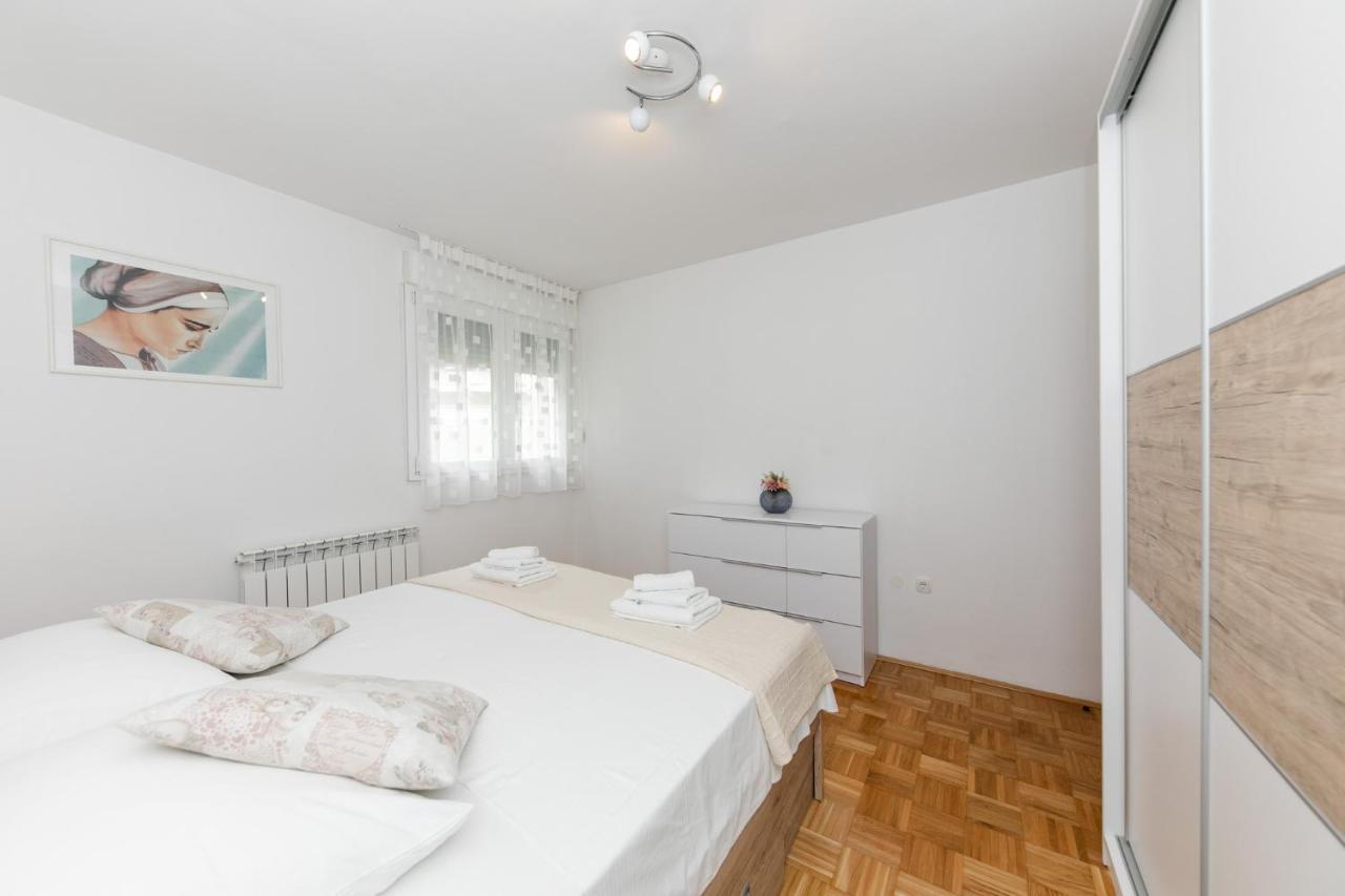For 2, Balcony, Wi-fi, Public Parking, Private Entrance, Self Check In *